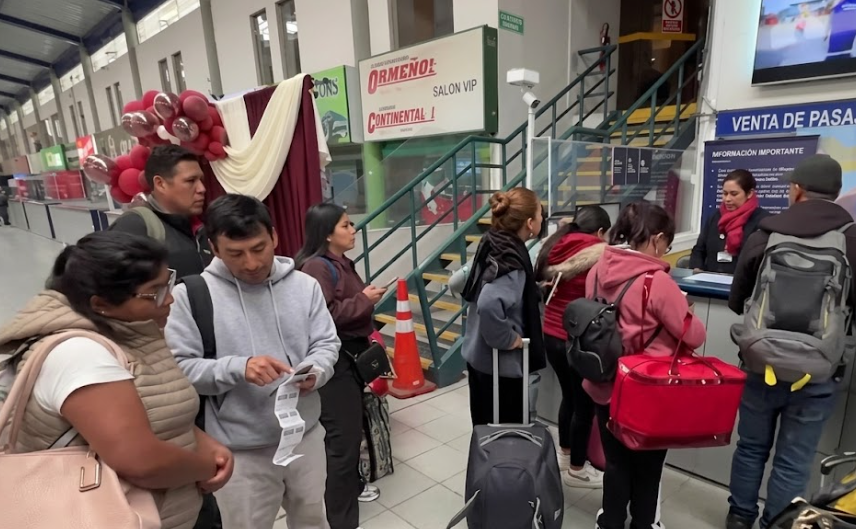 Arequipa: buses no salen a Lima por bloqueo en Carretera