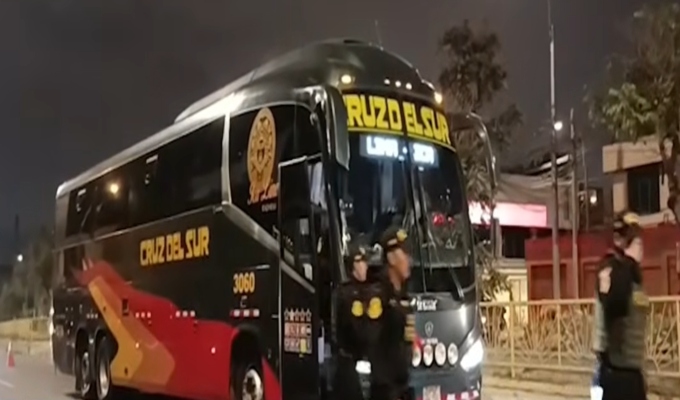 Bus de Cruz del Sur es atacado a balazos mientras circulaba por San Luis