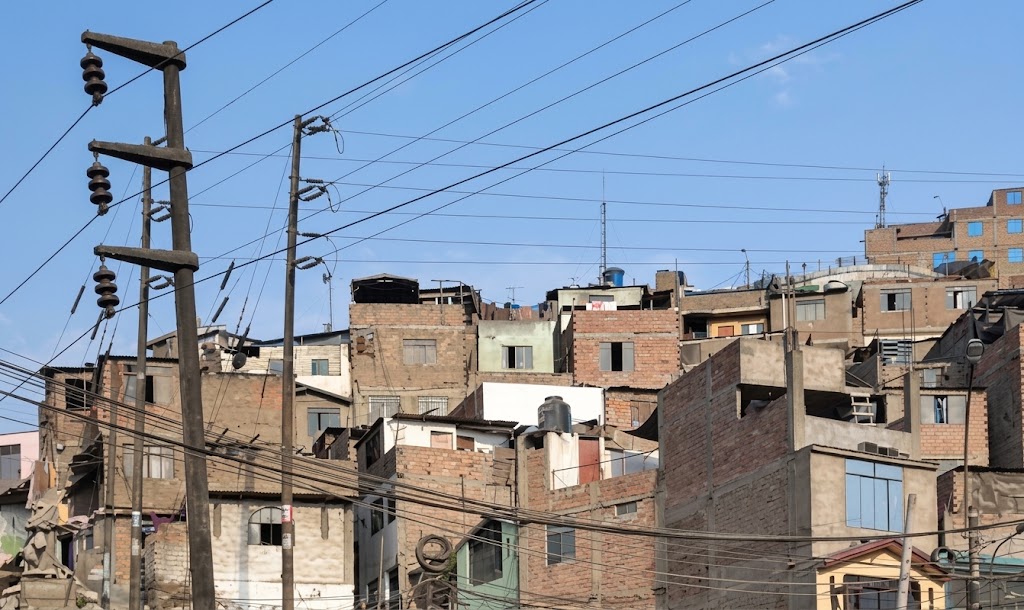 Vecinos de Cerro Candela viven en riesgo por falta de accesos y rutas de evacuación