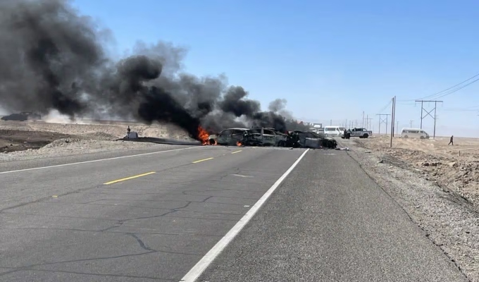 Fuerte accidente en la Panamericana Sur deja tres heridos y vehículos envueltos en llamas