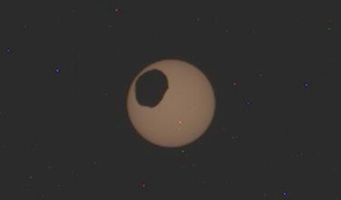 NASA capta desde Marte un eclipse solar apenas un día después del fenómeno en la Tierra