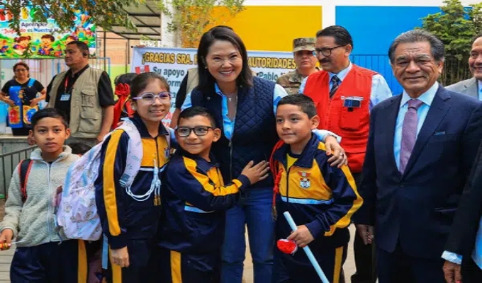 Keiko Fujimori supervisó reinicio de clases en colegios afectados por intensas lluvias