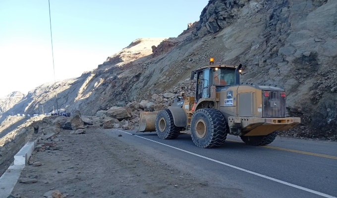 Panamericana Sur: nuevo derrumbe vuelve a bloquear la vía en Ocoña
