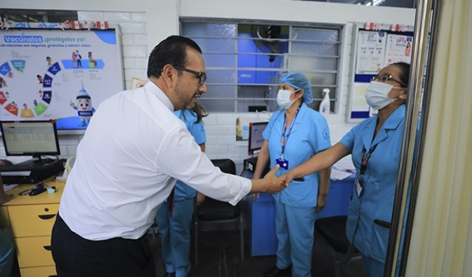 Minsa anuncia mejoras tras supervisar hospital San Bartolomé
