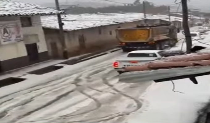 La Libertad: fuerte granizada sorprende a Huamachuco y afecta viviendas y calles