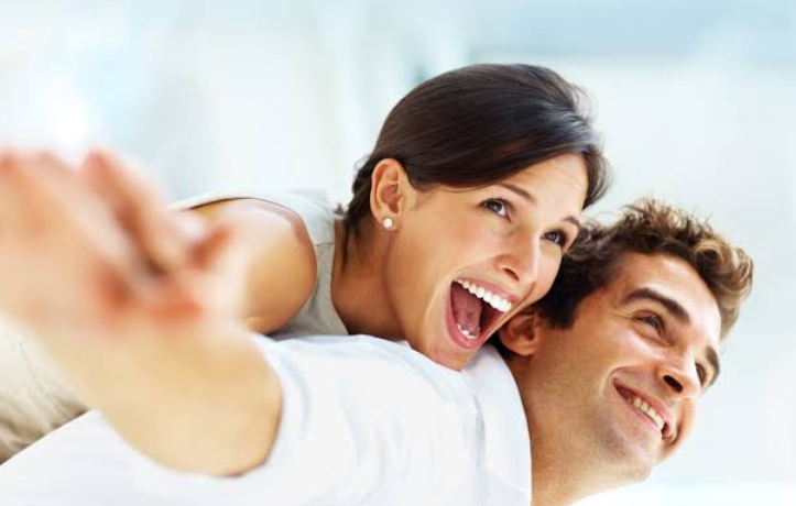 El 50/50 en los gastos de pareja genera debate