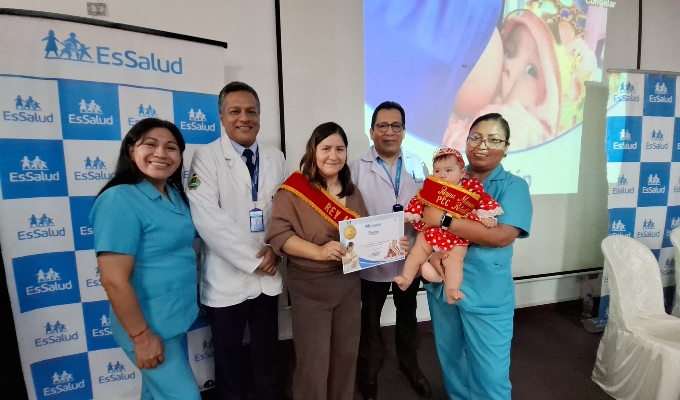 EsSalud Sabogal elige y premia a sus reyes mamoncitos