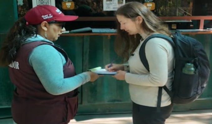 Cusco: intervienen a turista extranjera por realizar presunto guiado turístico sin autorización