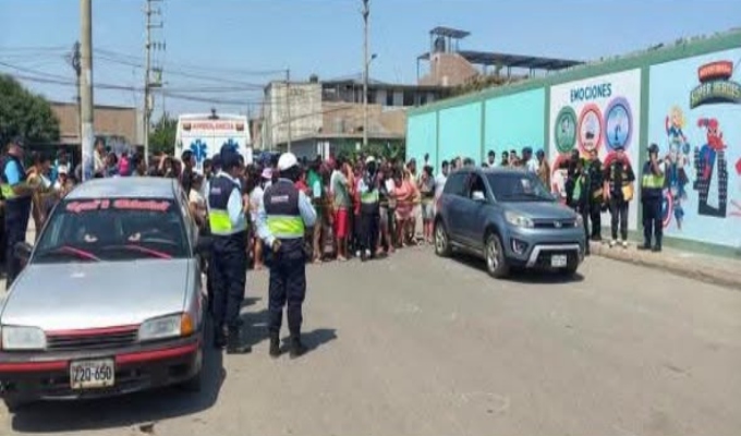 Hombre es asesinado a tiros dentro de camioneta frente a colegio en Chimbote