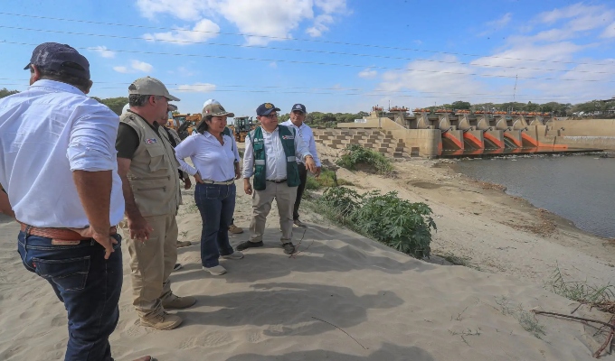 Keiko Fujimori supervisa descolmatación del río Piura ante amenaza del Fenómeno El Niño