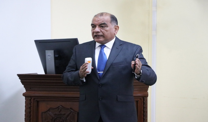 Presentan moción de interpelación contra ministro del Interior, César Astudillo
