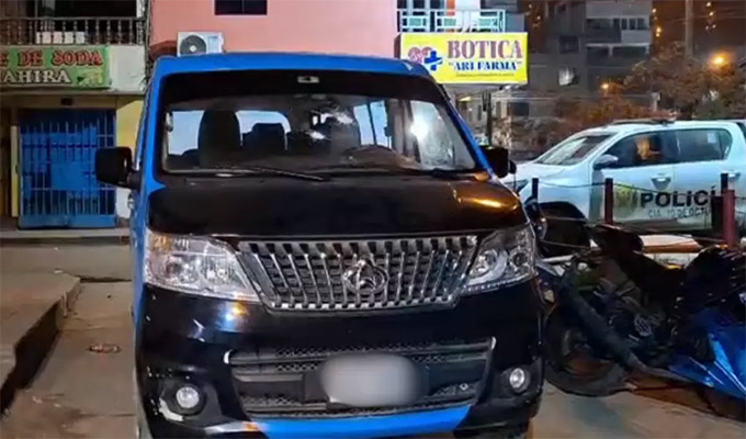 Atacan a balazos combi repleta de pasajeros en SJL: sujetos dejaron una nota extorsiva
