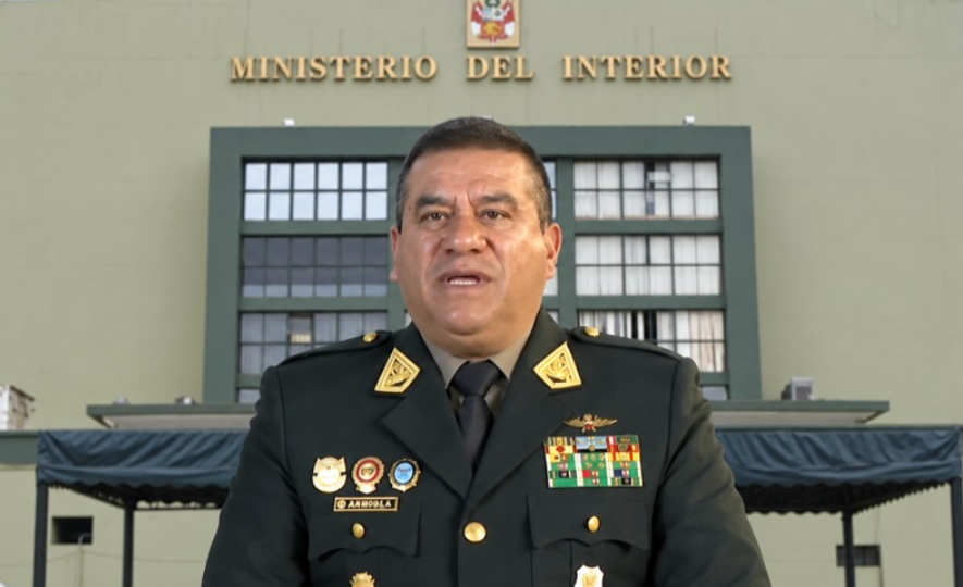 Óscar Arriola renuncia a la comandancia general de la PNP