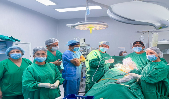 Médicos de EsSalud operan feto para colocarle balón en la tráquea y permitir desarrollo de sus pulmones