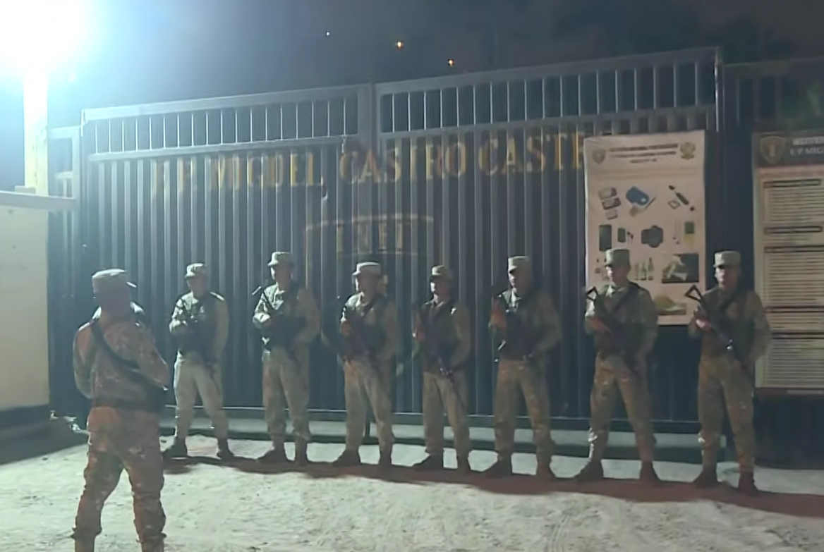 Despliegan militares en penales de máxima seguridad
