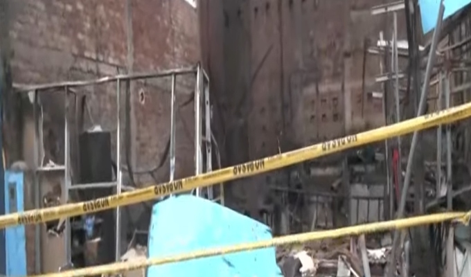Incendio consume almacén en plena avenida Canevaro en Lince