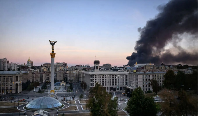 Nuevo ataque ruso contra la capital ucraniana deja al menos dos muertos y diez heridos