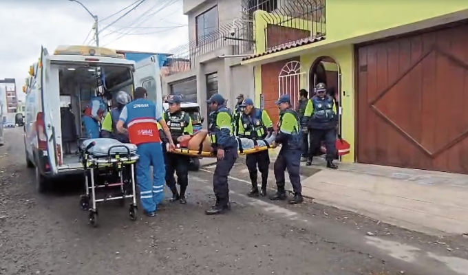 ¡Techo colapsa y obrero cae de 3 metros! Accidente ocurrió tras intensas lluvias en Tacna