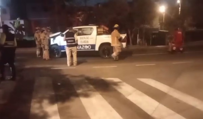 Vehículo de Serenazgo impacta contra muro de condominio y deja conductor herido