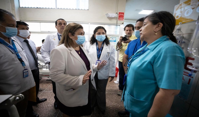 Presidenta de EsSalud: "Tenemos el compromiso de acompañar al paciente las 24 horas"