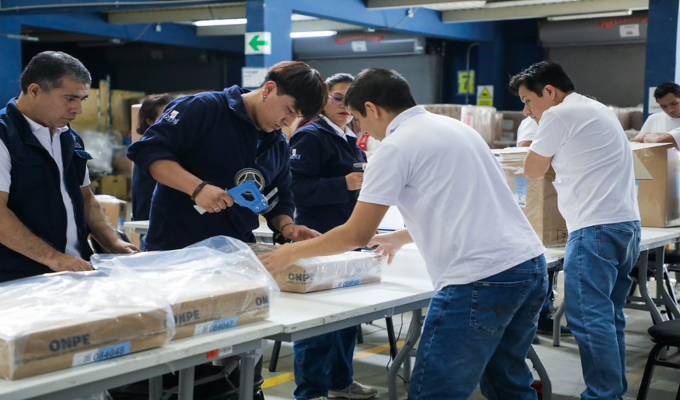 ONPE comienza ensamblaje del material electoral para las Elecciones Regionales y Municipales 2026
