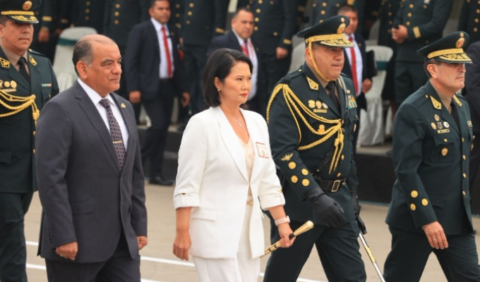Keiko Fujimori encabeza ceremonia de reconocimiento del nuevo comandante general de la PNP