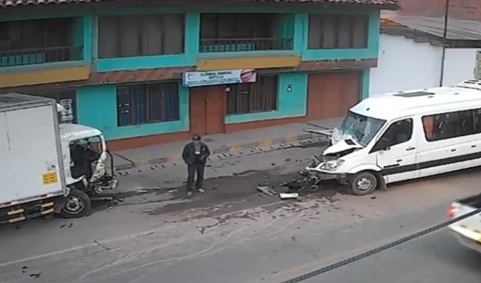 Cusco: 16 turistas resultan heridos tras choque de miniván y furgón