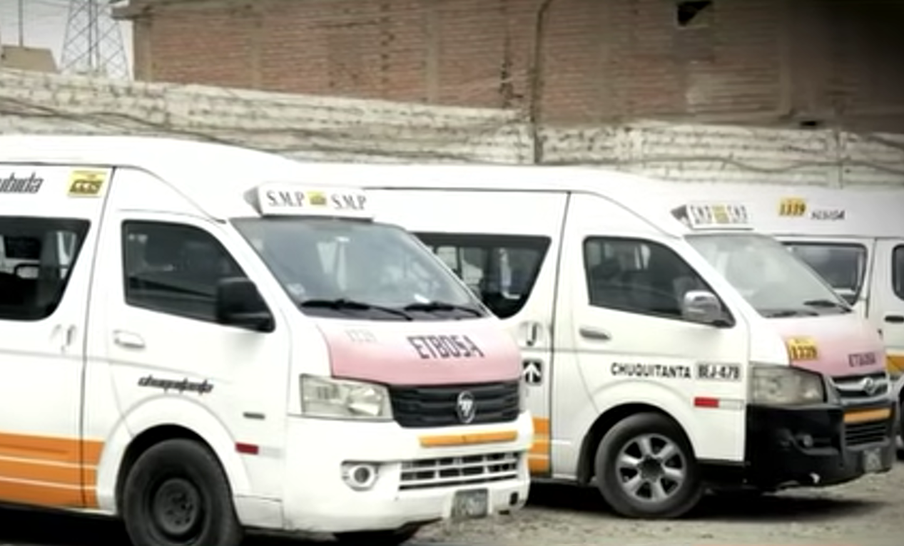 Más de 40 combis paralizadas por extorsión en Lima