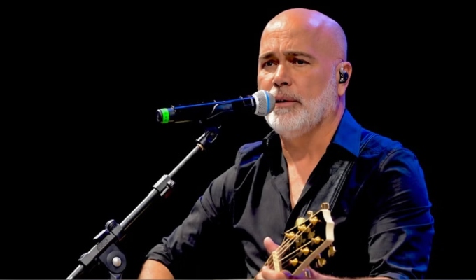 Cantante brasileño Rick muere junto a otras cuatro personas en accidente de helicóptero
