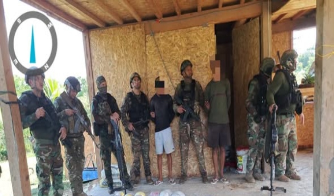 PNP captura a dos ciudadanos brasileños e incauta armas y municiones en Ucayali