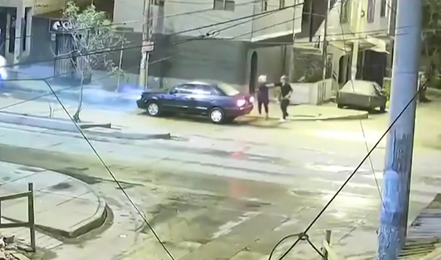 Mototaxista salva de morir tras violento choque en Villa El Salvador
