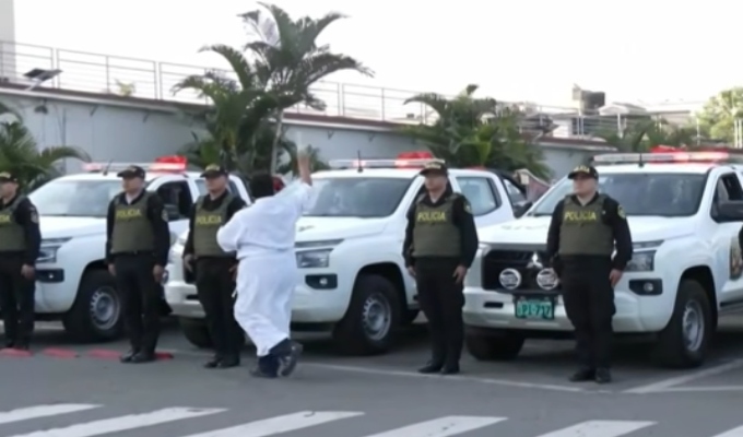 Entregan 43 camionetas a comisarías de Lima para reforzar patrullaje policial