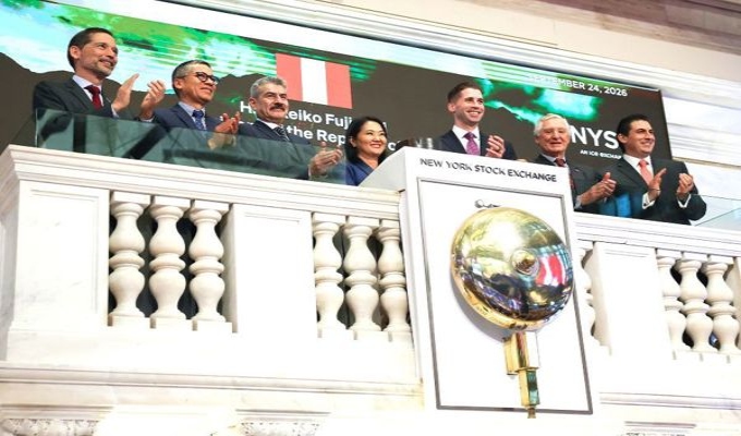 Keiko Fujimori participa en campanazo de cierre de la Bolsa de Nueva York
