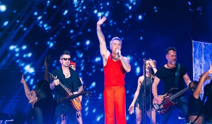 Anuncian reprogramación del concierto de Robbie Williams tras suspensión
