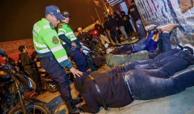 PNP desarticula 1 693 bandas criminales y decomisa más de 800 armas en los últimos dos meses