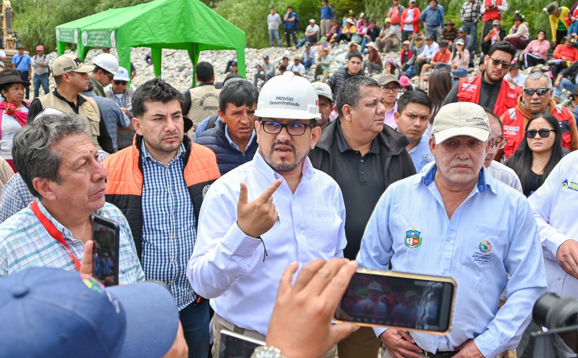 Ministro Tangherlini llegó a Apurímac para supervisar acciones tras colapso del puente Pampatama