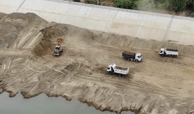 Extorsionadores amenazan a operarios que limpian el río Piura por el fenómeno El Niño