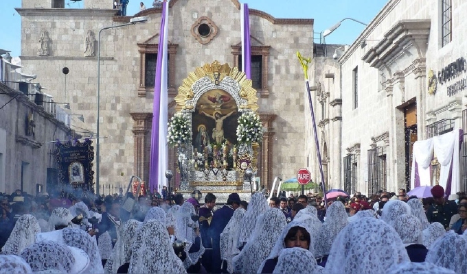 Altas temperaturas modifican tradicional recorrido del Señor de los Milagros en Arequipa