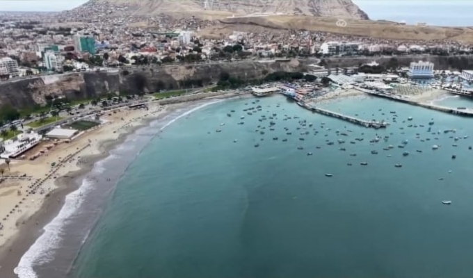 Menor presencia de fitoplancton y altas temperaturas cambian color del mar