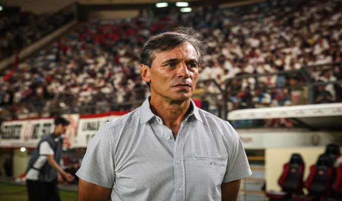 Universitario apuesta por un viejo conocido: Fabián Bustos sería el nuevo DT tras salida de Cúper