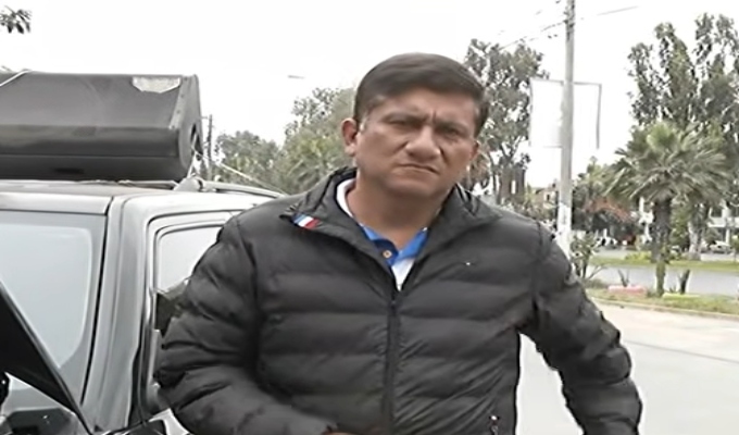 Los Olivos: vehículo de candidato a regidor es atacado