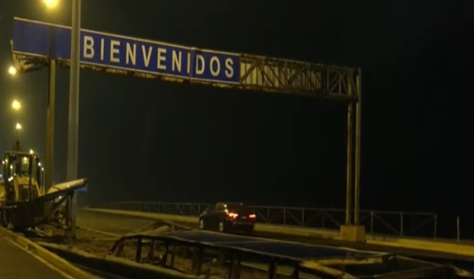 Letrero municipal colapsa en la Costa Verde: estructura estaba severamente oxidada