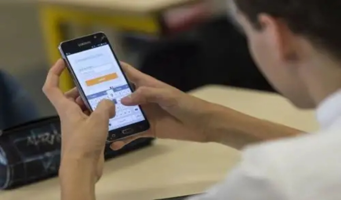 Minedu regula uso de celulares en colegios: solo podrán utilizarse en casos autorizados