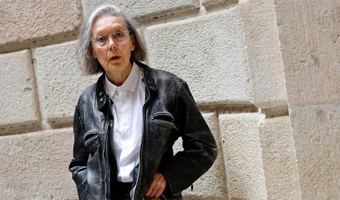 Canadiense Anne Carson ganó el Premio Nobel de Literatura 2026 por su obra audaz e inventiva lúdica