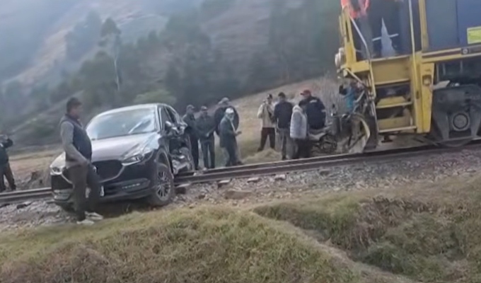 Cusco: dos personas resultan heridas tras colisión entre vehículo y tren