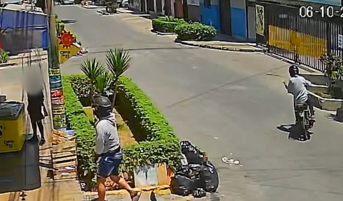 Los Olivos: delincuente amenaza con arma a escolar de 13 años para robarle su celular