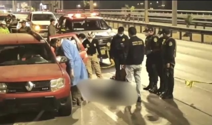 Persecución en la Panamericana Sur: un delincuente muere y dos quedan heridos tras robo de auto