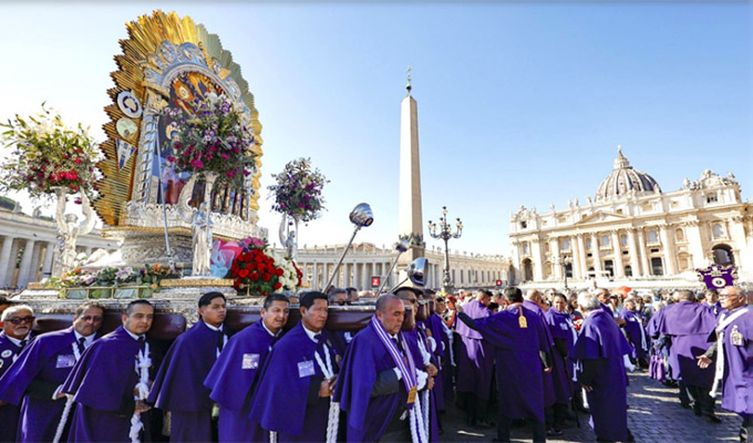 Señor de los Milagros llegó en procesión al Vaticano y recibió la bendición del papa León XIV