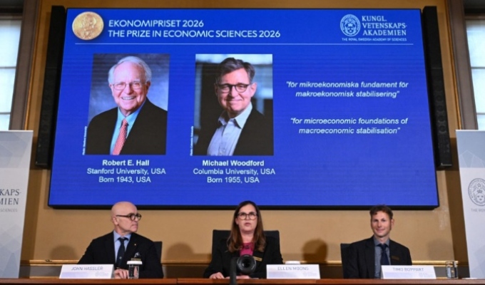 Estadounidenses Michael Woodford y Robert Hall ganan el Premio Nobel de Economía