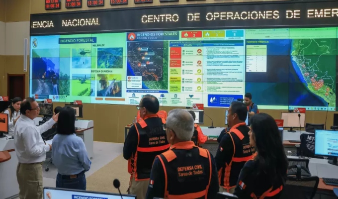 Keiko Fujimori supervisa emergencia por incendios forestales y anuncia apoyo aéreo